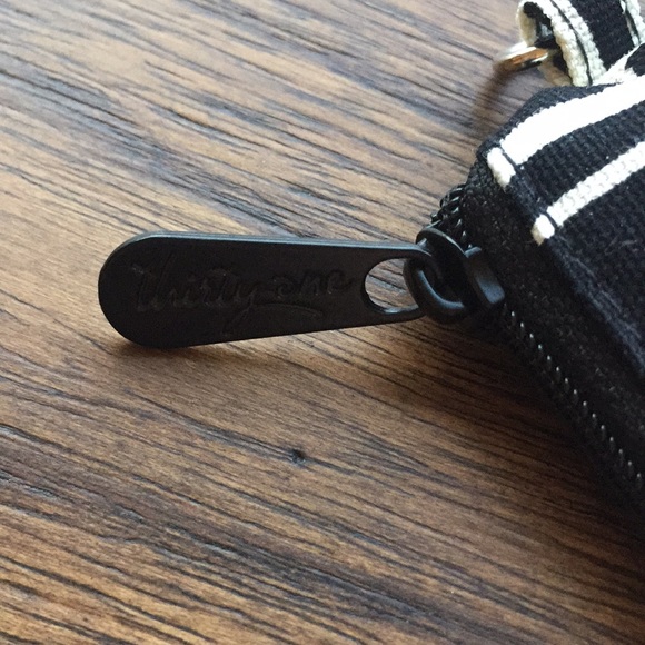 Thirty-One Zipper Pouch - Picture 3 of 4